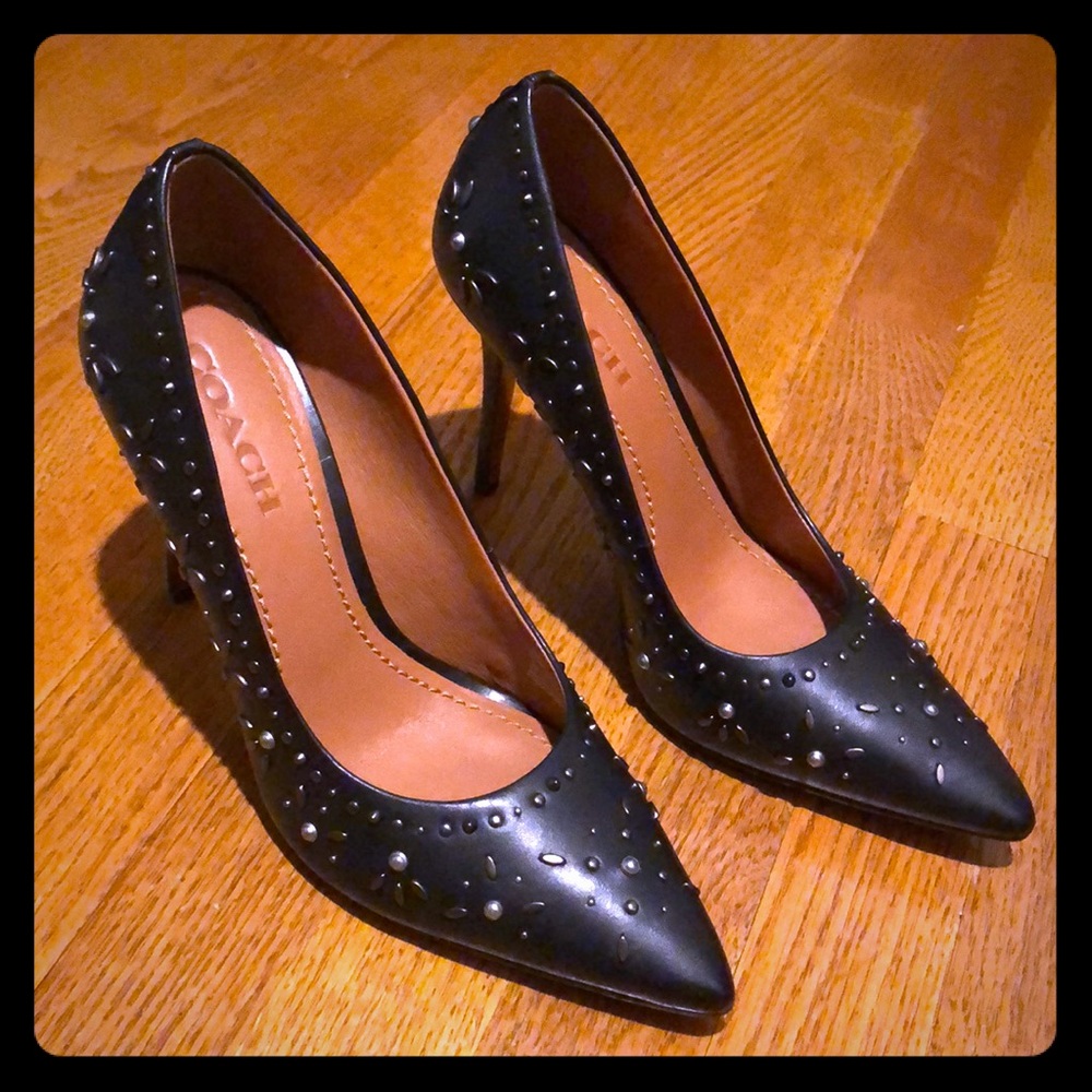 Gorgeous BRAND KNEW Coach pumps!